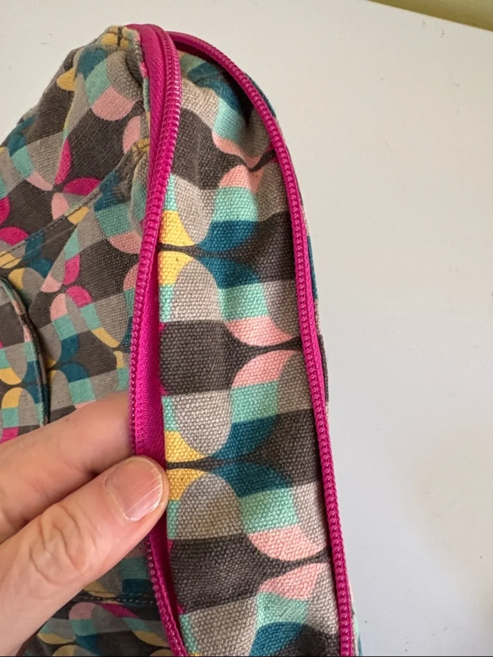 Kavu Multicolor Geo Zipper Expandable Crossbody Bag - Gray, Pink, Teal & Yellow